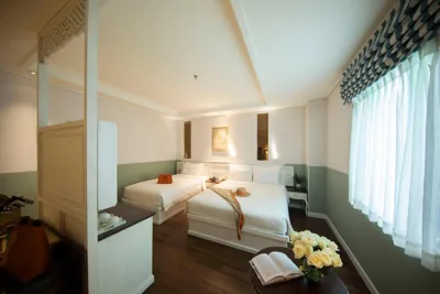 Hamelin Executive Twin + Nachmittagstee auf dem Dach — Au Lac Charner Hotel